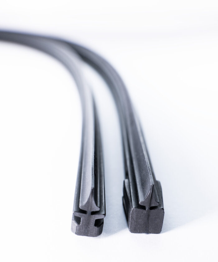 Alternative view of Universal Wiper blade Refills 28"